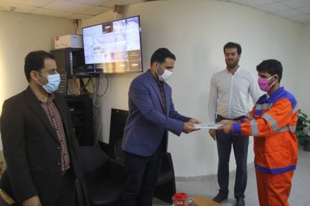از دو نیروی خدمات شهری شهرداری نخل تقی با حضور مدیران ستادی شهرداری تقدیر شد.